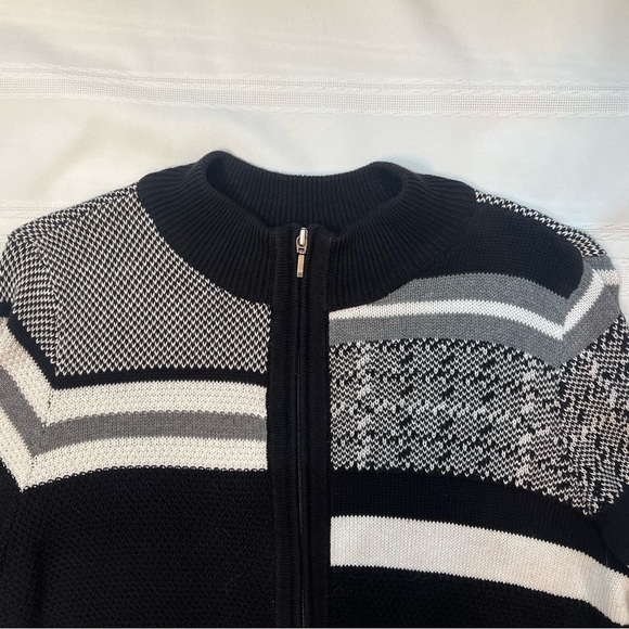 $5 ADD ON with $15+ Bundle Full Zip Cotton Cardigan Sweater Black White EUC - Picture 3 of 10